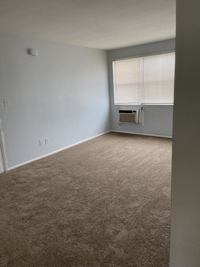 Building Photo - 12890 Dolphin St