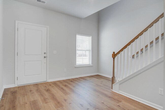 Building Photo - Summers Corner Home