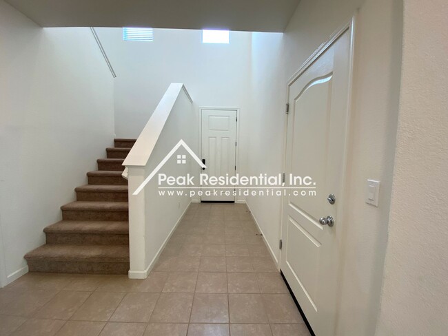 Building Photo - New 3bd/2.5ba Folsom Home with 2 Car Garage