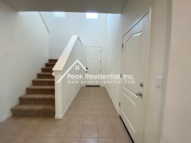 Foto del edificio - New 3bd/2.5ba Folsom Home with 2 Car Garage