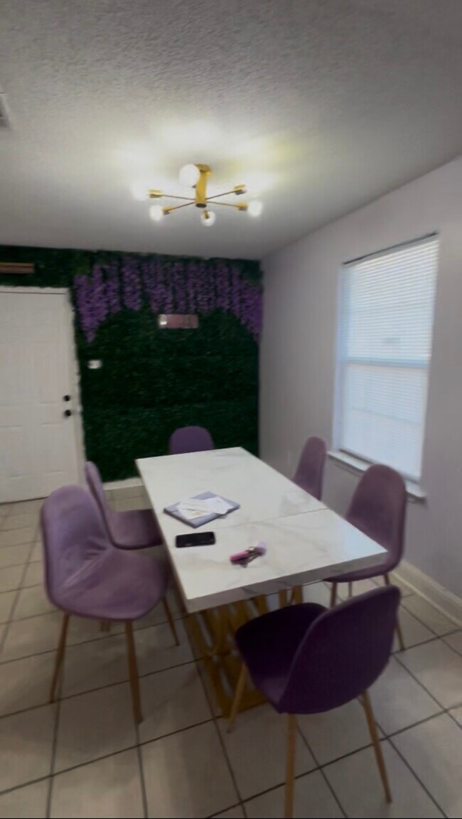 Comedor - 2238 New Orleans St