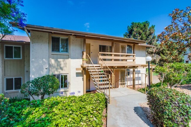 Foto del edificio - Gorgeous Upper Unit Condo in Fairway Knoll...