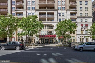 Building Photo - 888 N Quincy St