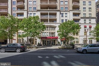 Building Photo - 888 N Quincy St