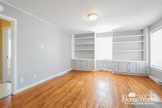 Foto del edificio - 210 E Jefferson Blvd