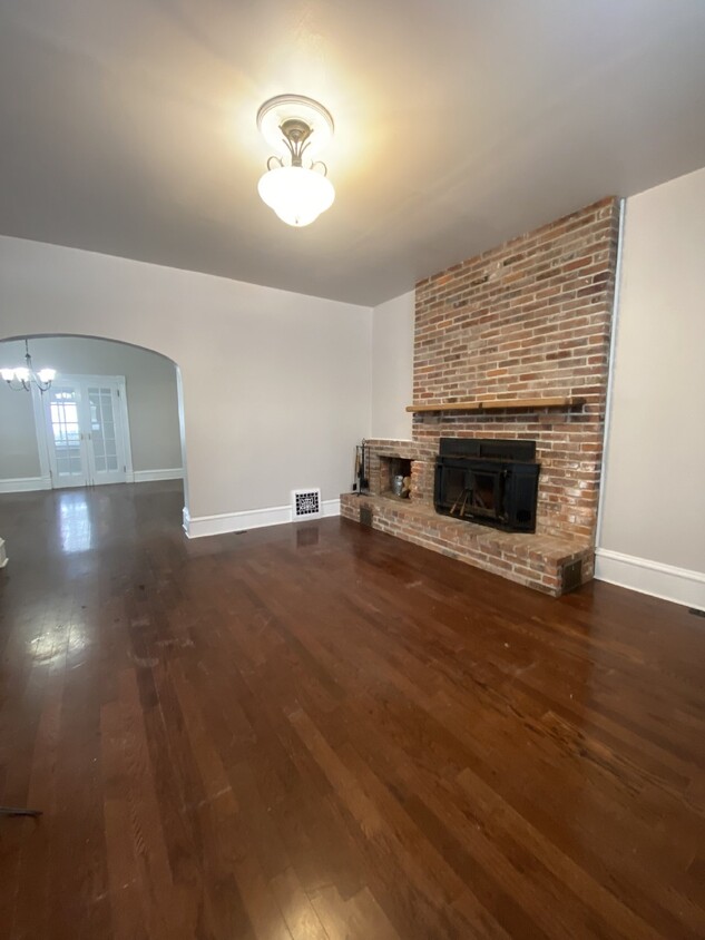 Foto principal - Charming Historic 3-Bed Home with Sunroom ...