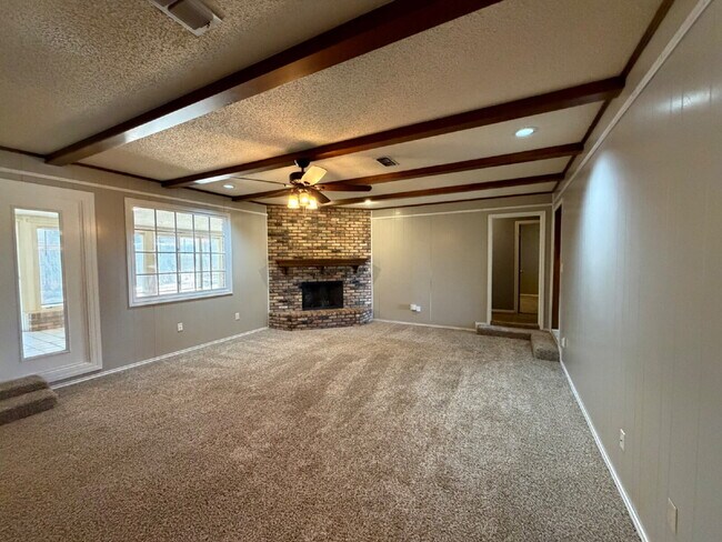 Building Photo - Spacious Home Across the Street from Leftwich Park & Next Block From The Elementary!
