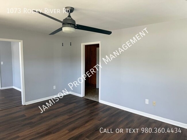 Building Photo - 1073 Rocky River Rd