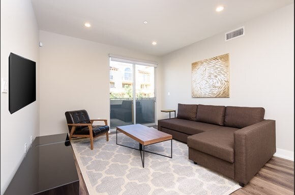 Foto del edificio - 838 N Hudson Ave
