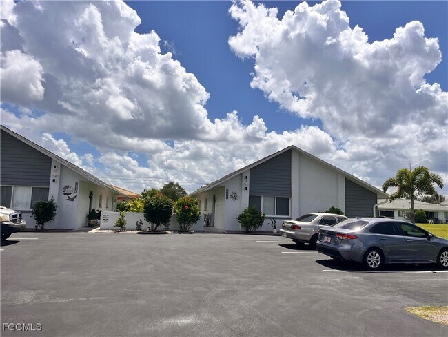 Foto del edificio - 1205-1209 Academy Blvd