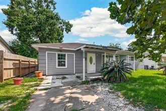 Building Photo - 10601 Ambursen St