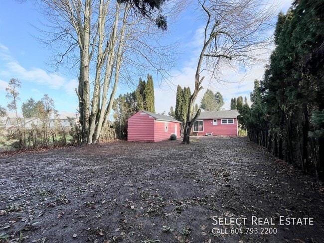 Building Photo - 9237 Woodbine St