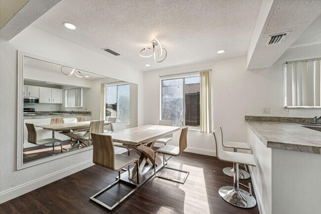 Foto del edificio - 5312 Bosque Ln