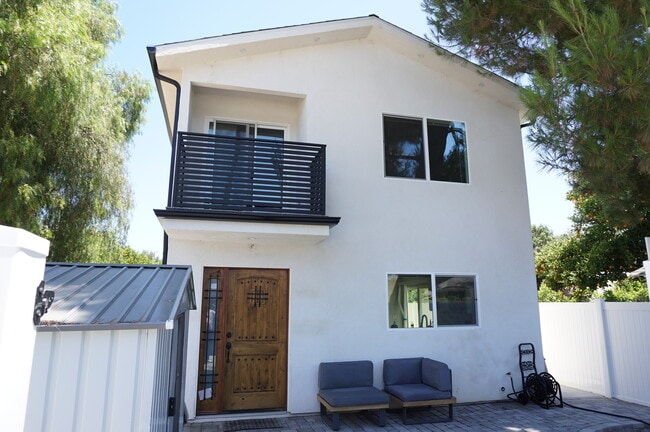 Building Photo - 10332 Jordan Ave