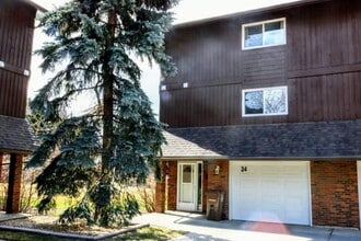 Building Photo - 24 Glaewyn Est