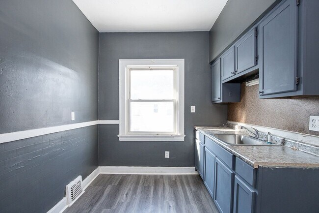 Building Photo - 12617 Edmonton Ave