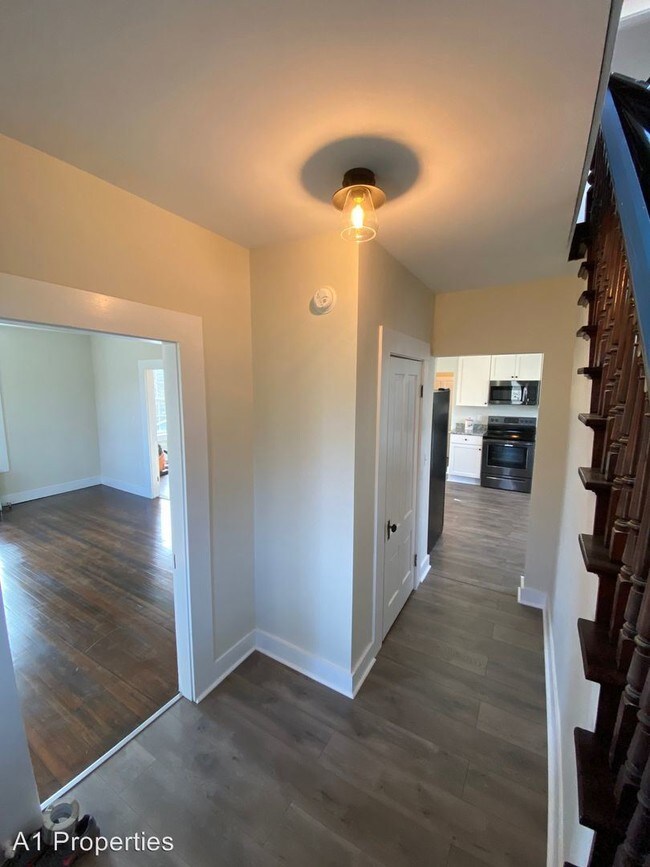 Building Photo - 3 br, 1.5 bath House - 363 Lake Street