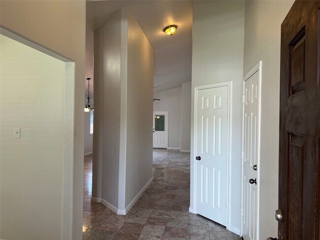 Foto del edificio - 18311 Melissa Springs Dr