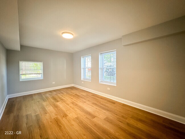 Building Photo - 2122 N Kimball Ave