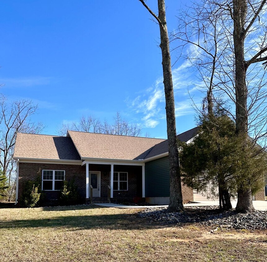 Foto principal - 1210 Stonewyck Dr