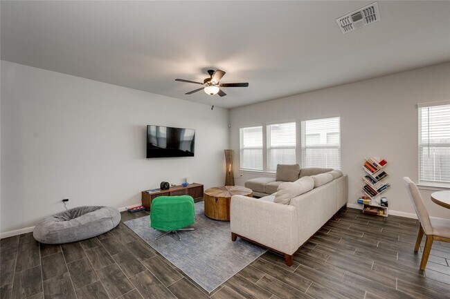 Foto del edificio - 10712 Timber Brook Pass