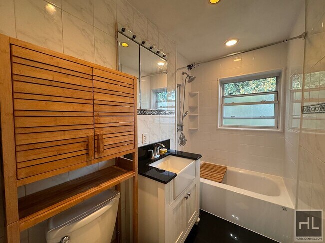 Building Photo - Incredible 2 Bedroom PITMAN AVENUE