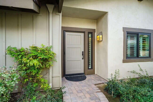 Foto del edificio - 321 Bouquet Canyon Dr