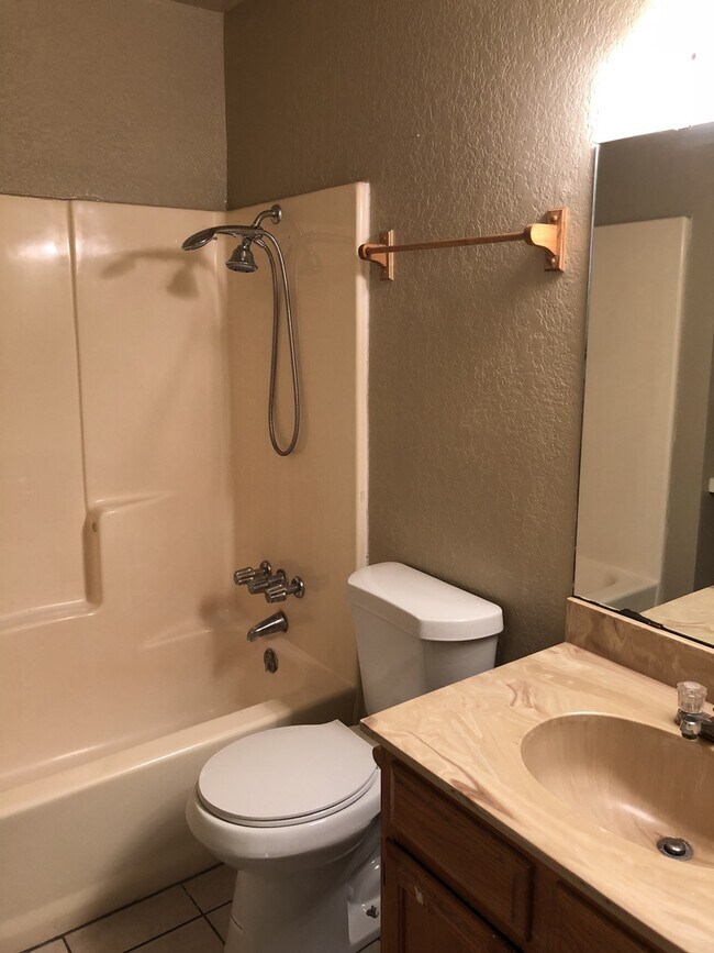 Foto del edificio - Three Bedroom Two Bath Home for Lease - Me...