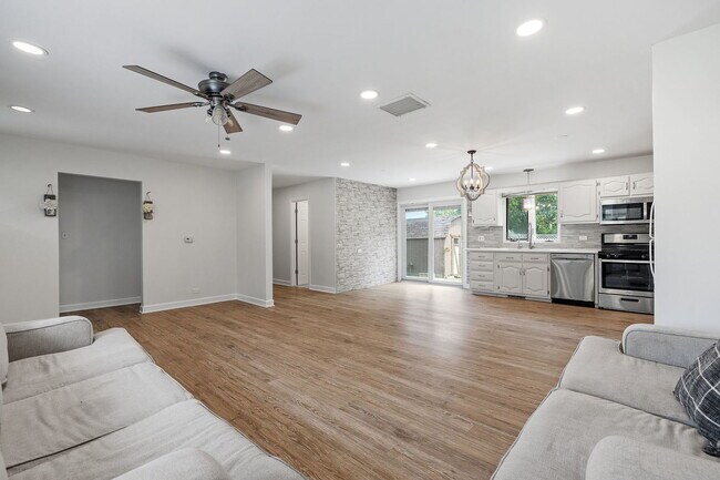 Building Photo - 114 Tonell Ave