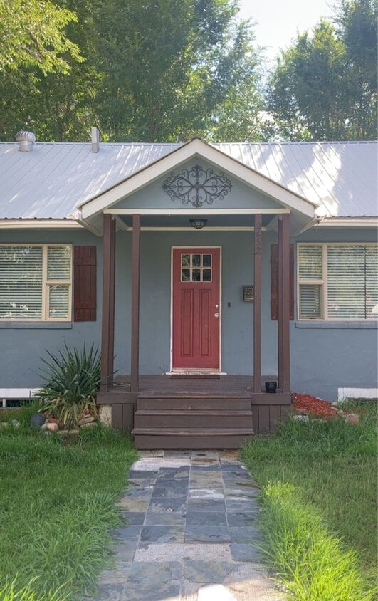 Primary Photo - Charming 4-Bedroom Home in Prime Location ...