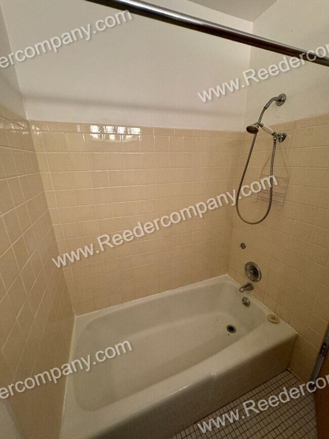 Building Photo - Spacious 1 bedroom Condo