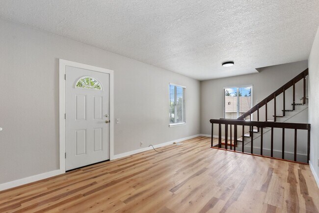 Building Photo - 3 BR Home near Springwater Trail and Powel...