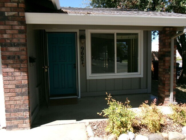 Foto del edificio - 9685-9687 Lake Natoma Dr