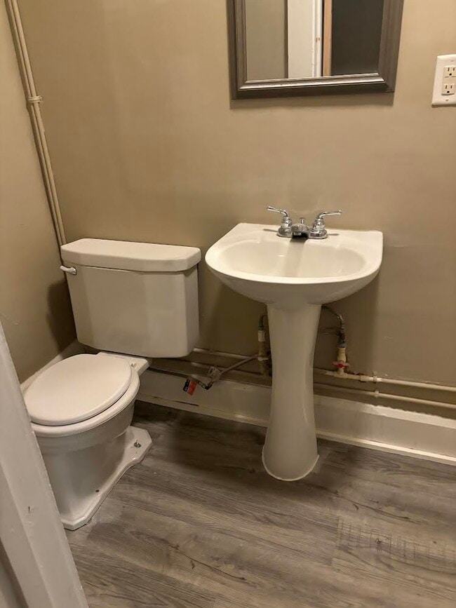 Building Photo - 115 W Main St