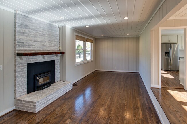 Foto del edificio - 6398 Temple Rd