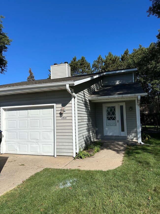 Building Photo - 1830 Tamarack St
