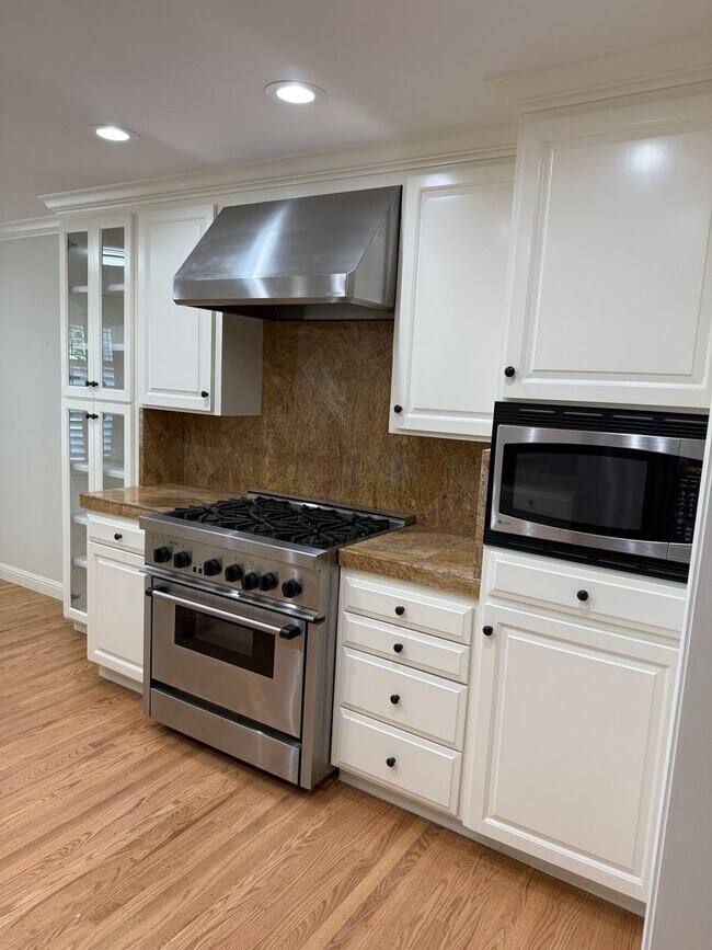 Building Photo - STUNNING 3 BEDROOM, 2 BATH IN ALMADEN WITH...