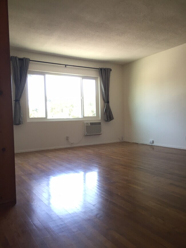 Foto del edificio - 14159 Moorpark St