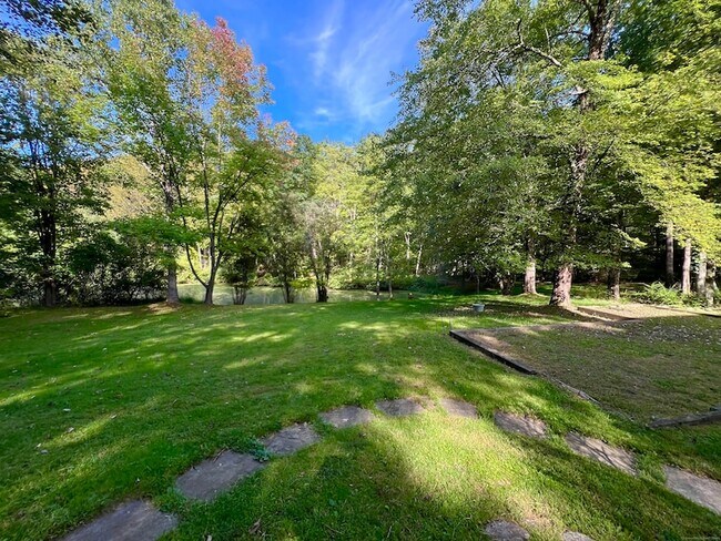 Foto del edificio - 314 Erskine Rd