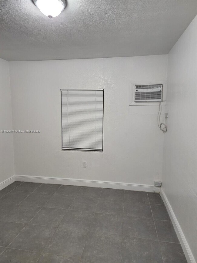 Foto del edificio - 2821 SW 39th Ave