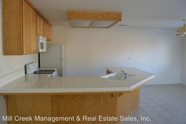 Building Photo - 2600-2606 W Oriole Ave