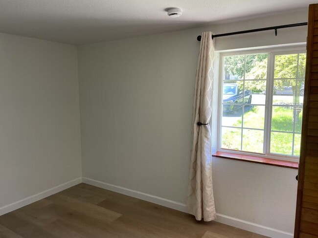 Building Photo - Nice 7-bed, 3-bath single family home in M...