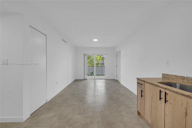 Building Photo - 14752 NE 6th Ave