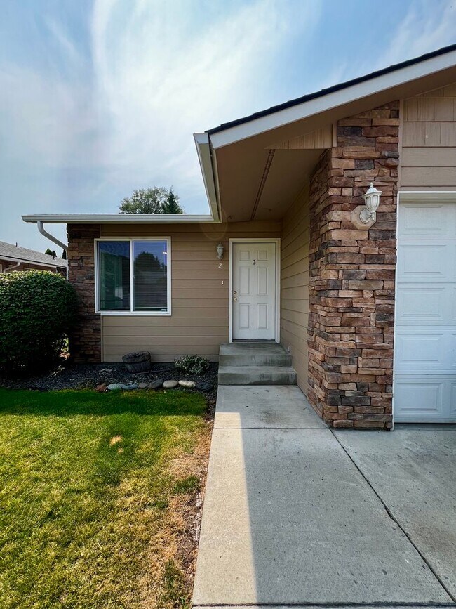 Building Photo - 1309 S 75th Ave