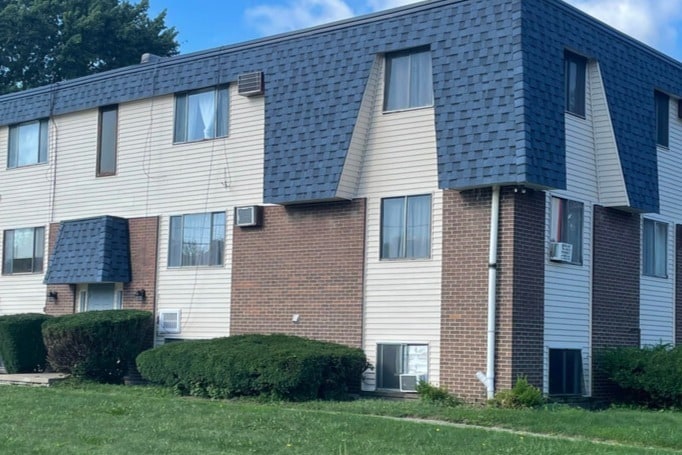Primary Photo - Tradewinds Apartments