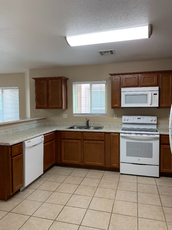 Foto del edificio - 6345 Reynolds Dr
