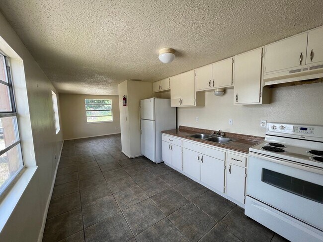 Foto del edificio - 2 bedroom 1 bath