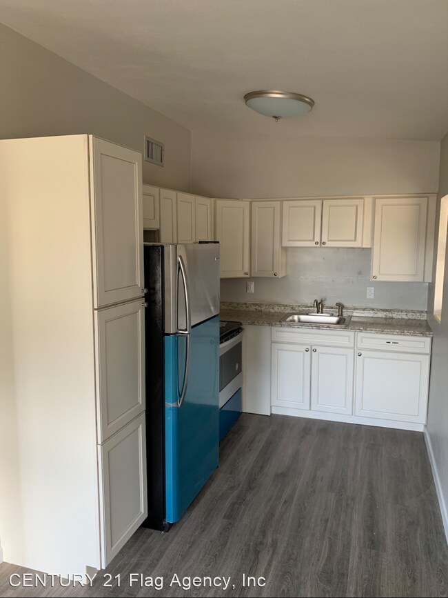 Building Photo - 3 br, 1 bath House - 211 Garnet Ave.