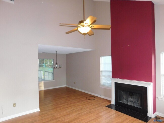 Foto del edificio - 114 Sunset Ridge