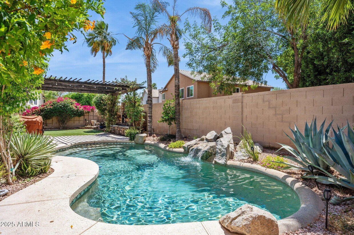 Primary Photo - 758 S Lagoon Dr